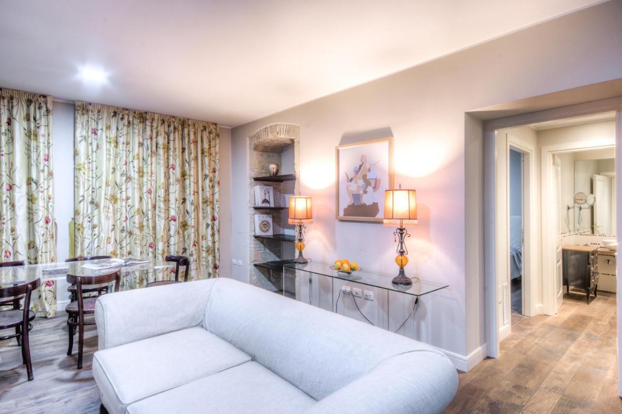 Right House Di Via Sulis - Best Neighborhood In The Town 칼리아리 외부 사진
